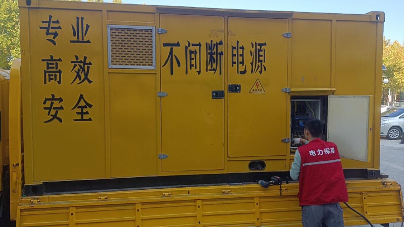 蓝山柴油发电机组和UPS电源配合使用时，如何避免切换过程中的电力中断？