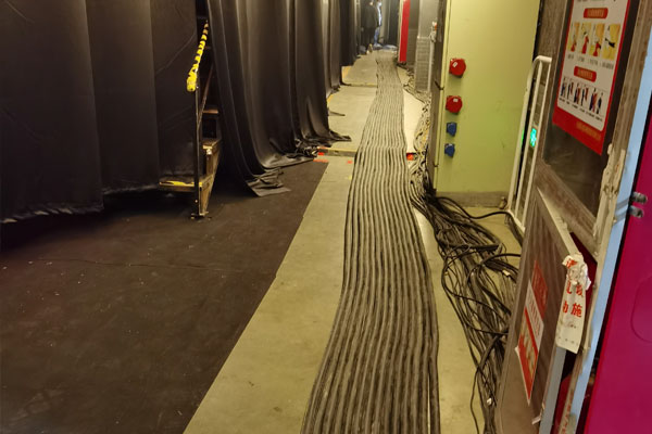 蓝山柴油发电机组的输出电压可以调节到哪些范围？