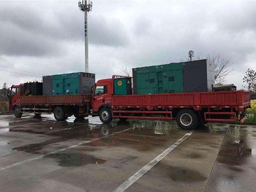 蓝山涂抹密封胶后，需要等待多长时间才能安装水冷式机油散热器密封件？