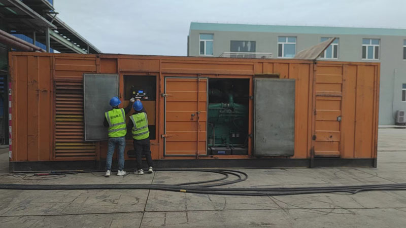 蓝山如何检查柴油发电机组的机油油位？